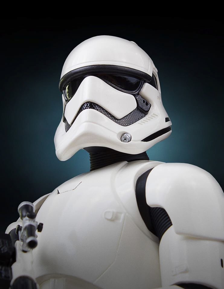 Gentle-Giant-Ltd-First-Order-Stormtrooper-Mini-Bust-009.jpg