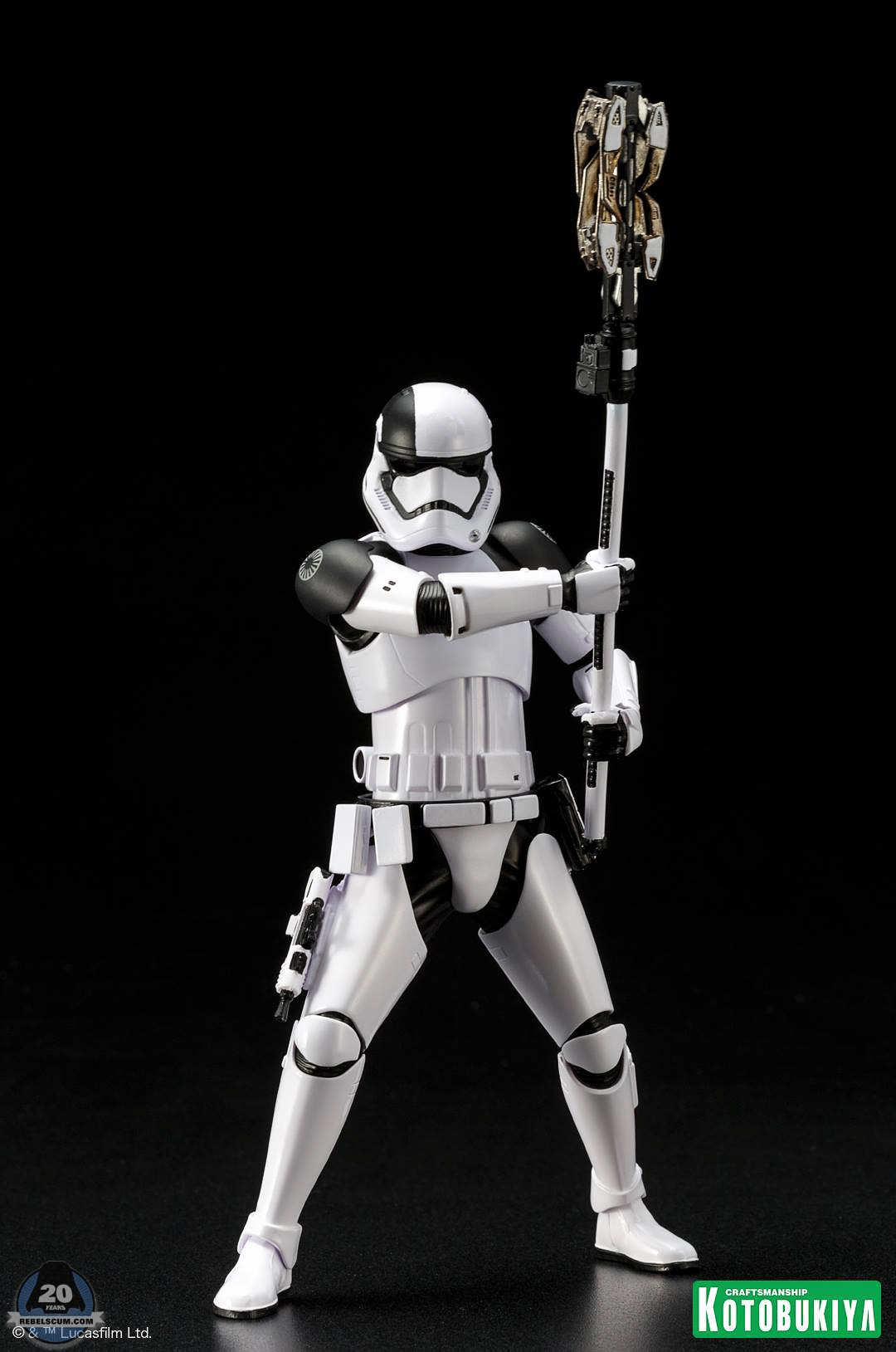 Kotobukiya-First-Order-Stormtrooper-Executioner-ARTFX-plus-004.jpg