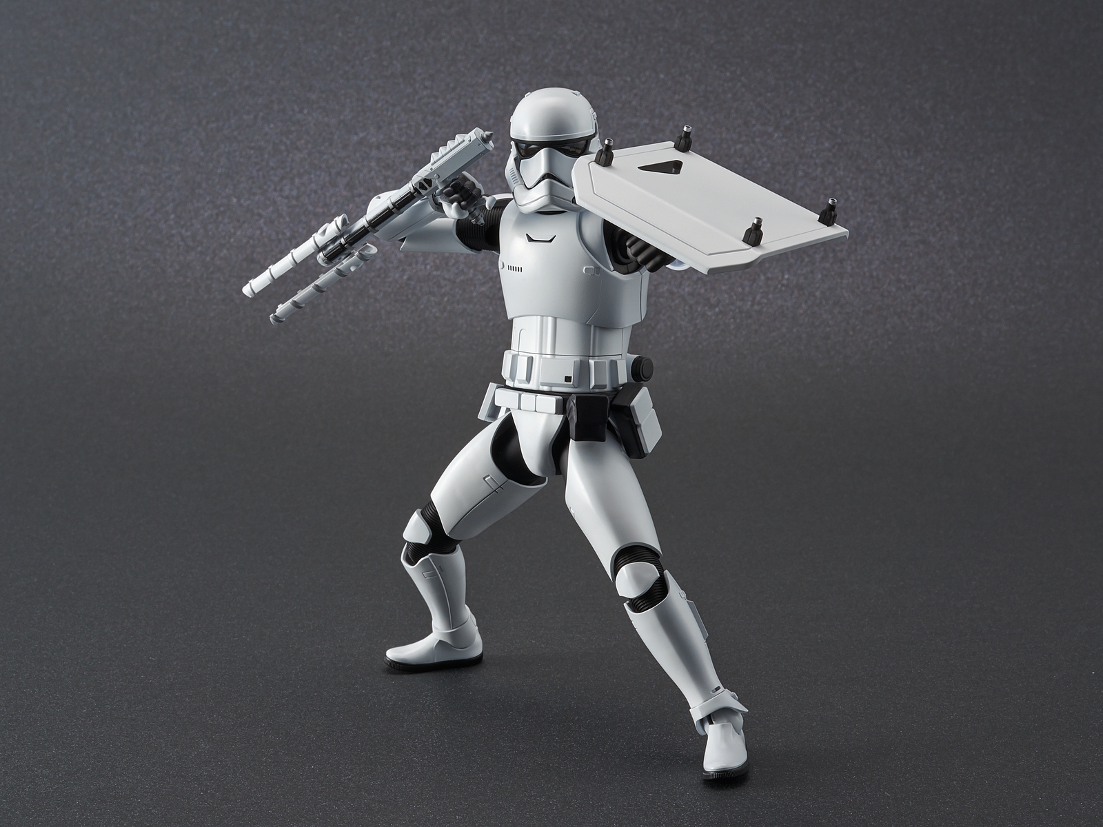 ep9_stormtrooper_action02.jpg