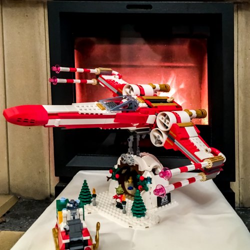 LEGO 4002019 Christmas X-wing: Roaring Fire