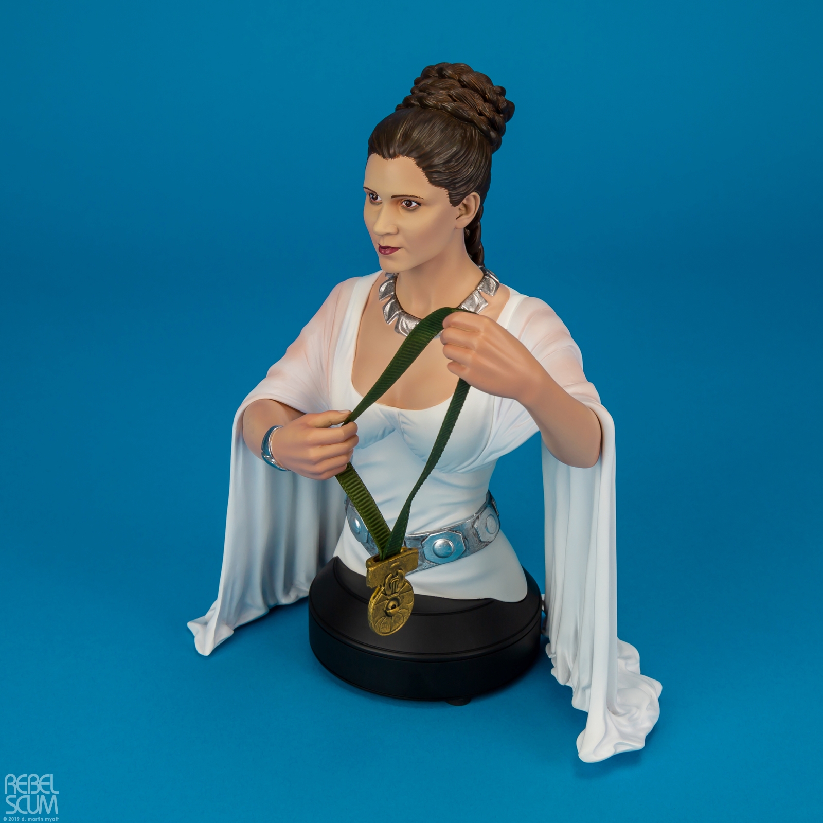 Princess-Leia-Organa-Hero-of-Yavin-Mini-Bust-Gentle-Giant-005.jpg