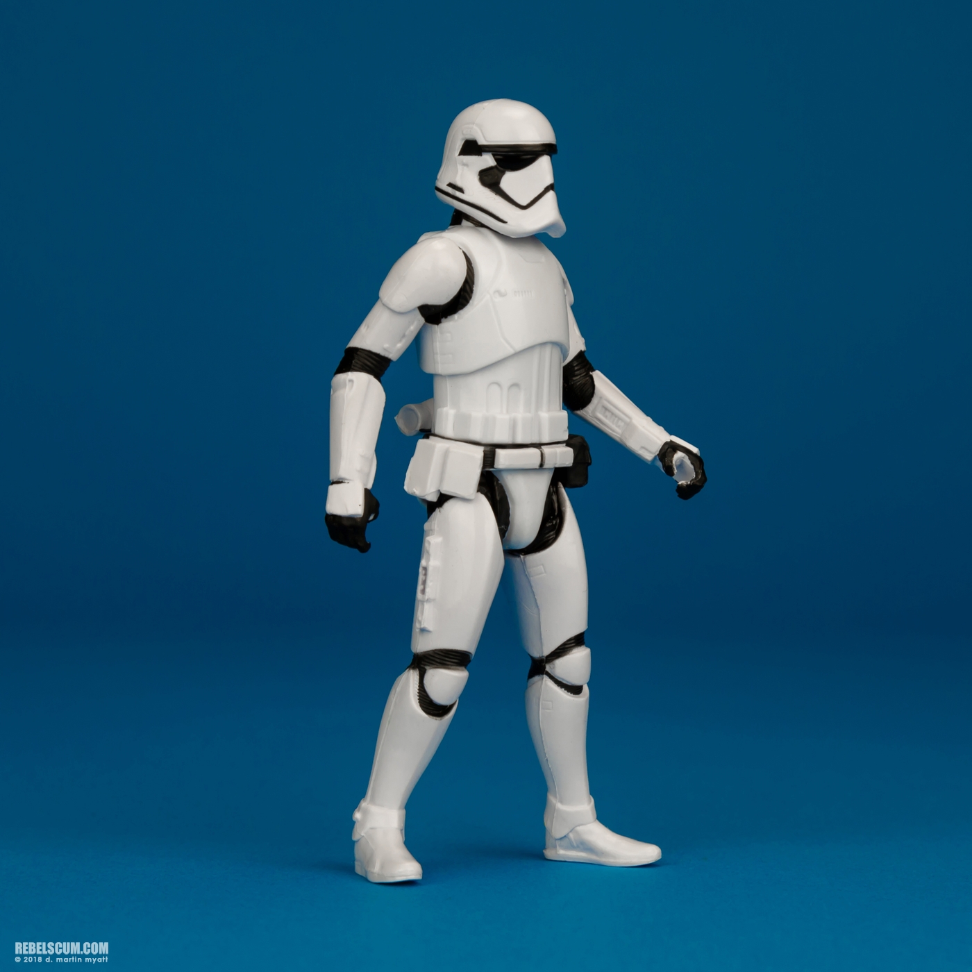 First-Order-Stormtrooper-Officer-Solo-Force-Link-Hasbro-002.jpg