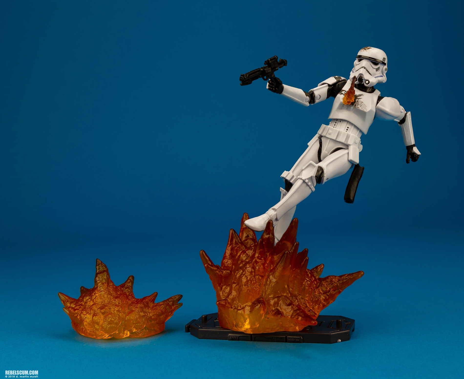 Stormtrooper-With-Blast-Accessories-e2258-The-Black-Series-006.jpg