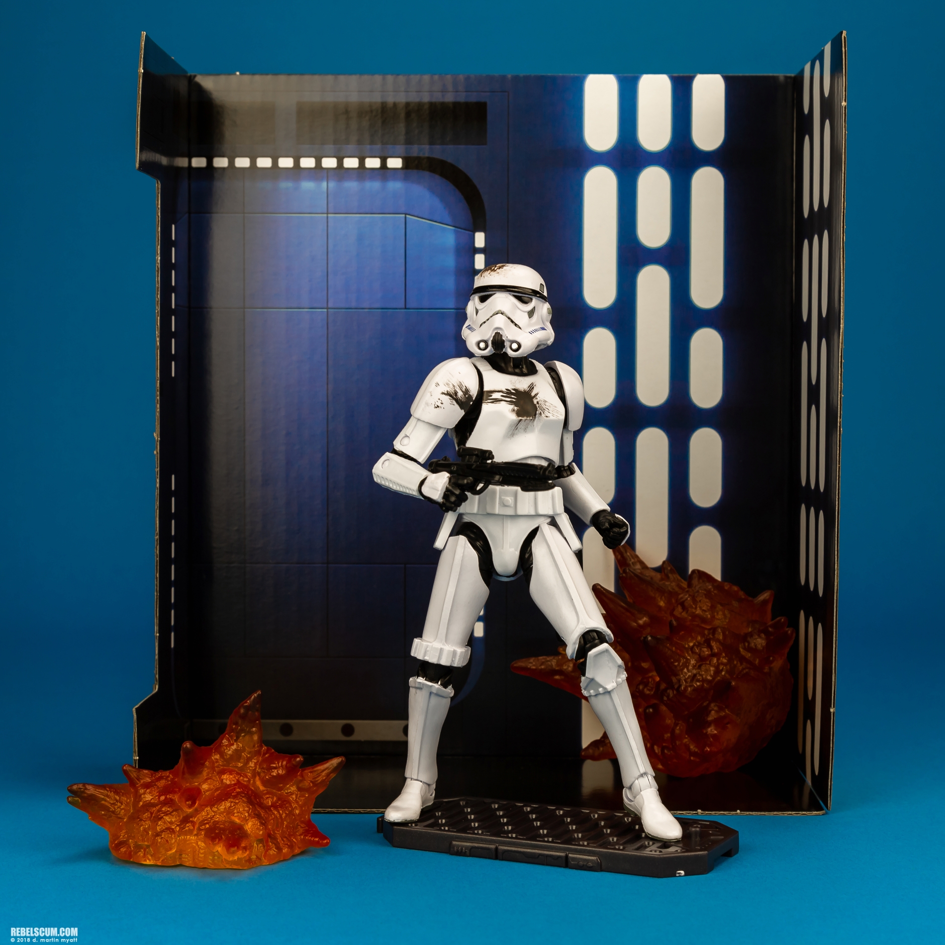 Stormtrooper-With-Blast-Accessories-e2258-The-Black-Series-008.jpg