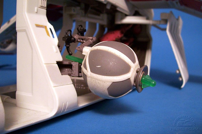 Turrets (from 2002's SAGA line) can be attached to sides of Gunship for extra firepower