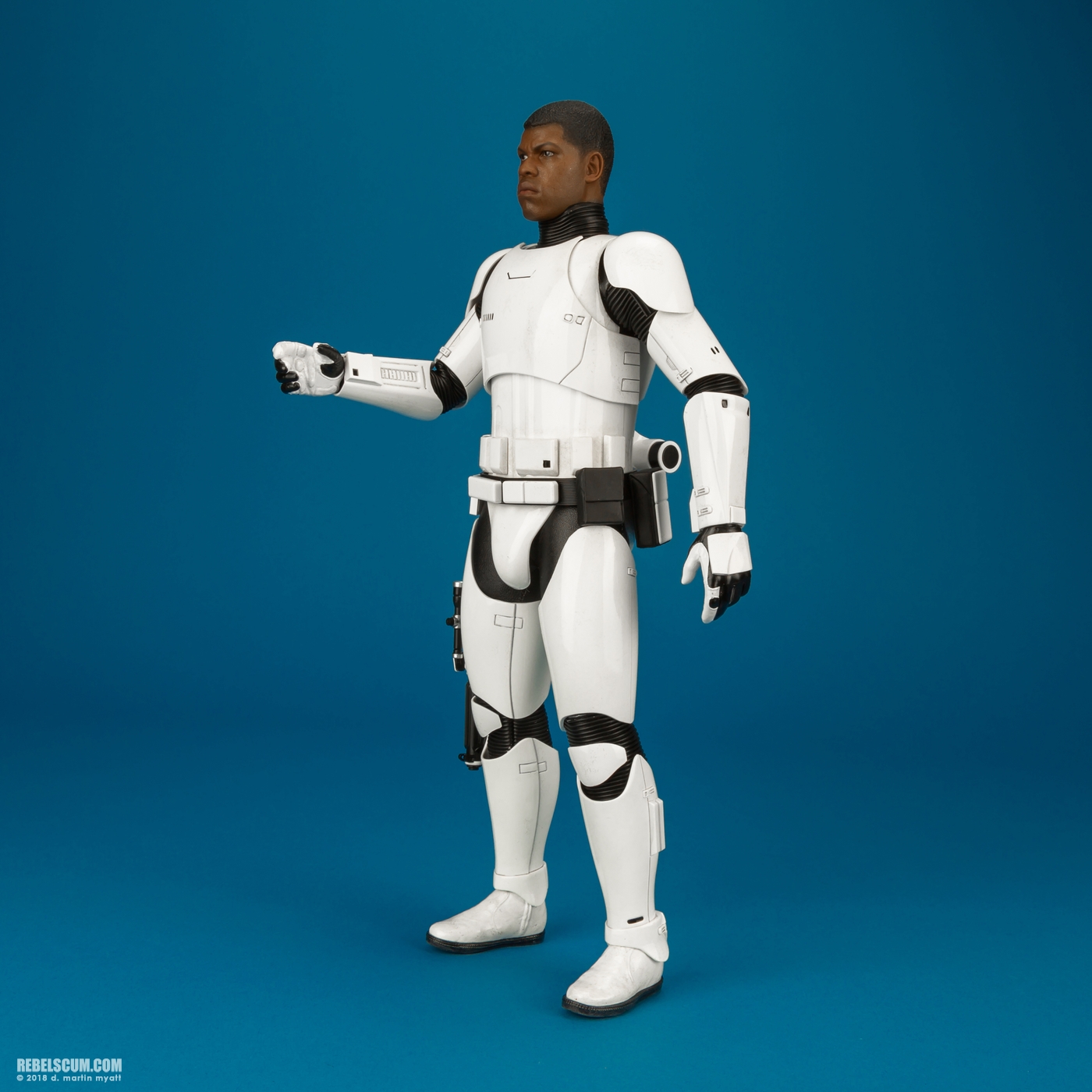MMS367-Finn-First-Order-Stormtrooper-Version-Hot-Toys-007.jpg