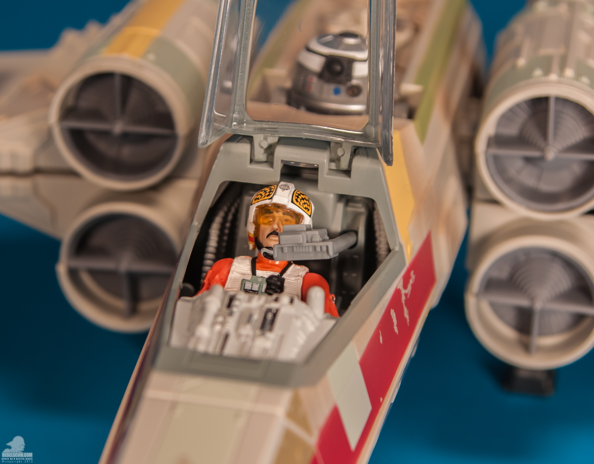 Biggs-Red-3-X-Wing-Fighter-The-Vintage-Collection-TVC-Hasbro-025.jpg