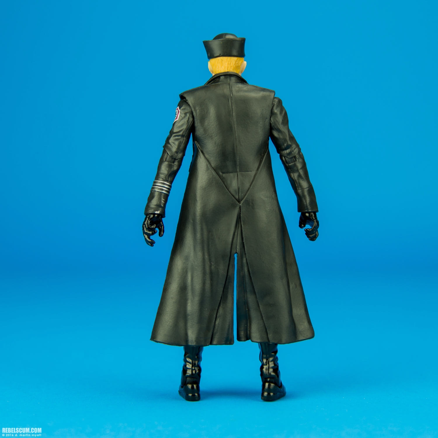 First-Order-General-Hux-13-The-Black-Series-6-inch-004.jpg