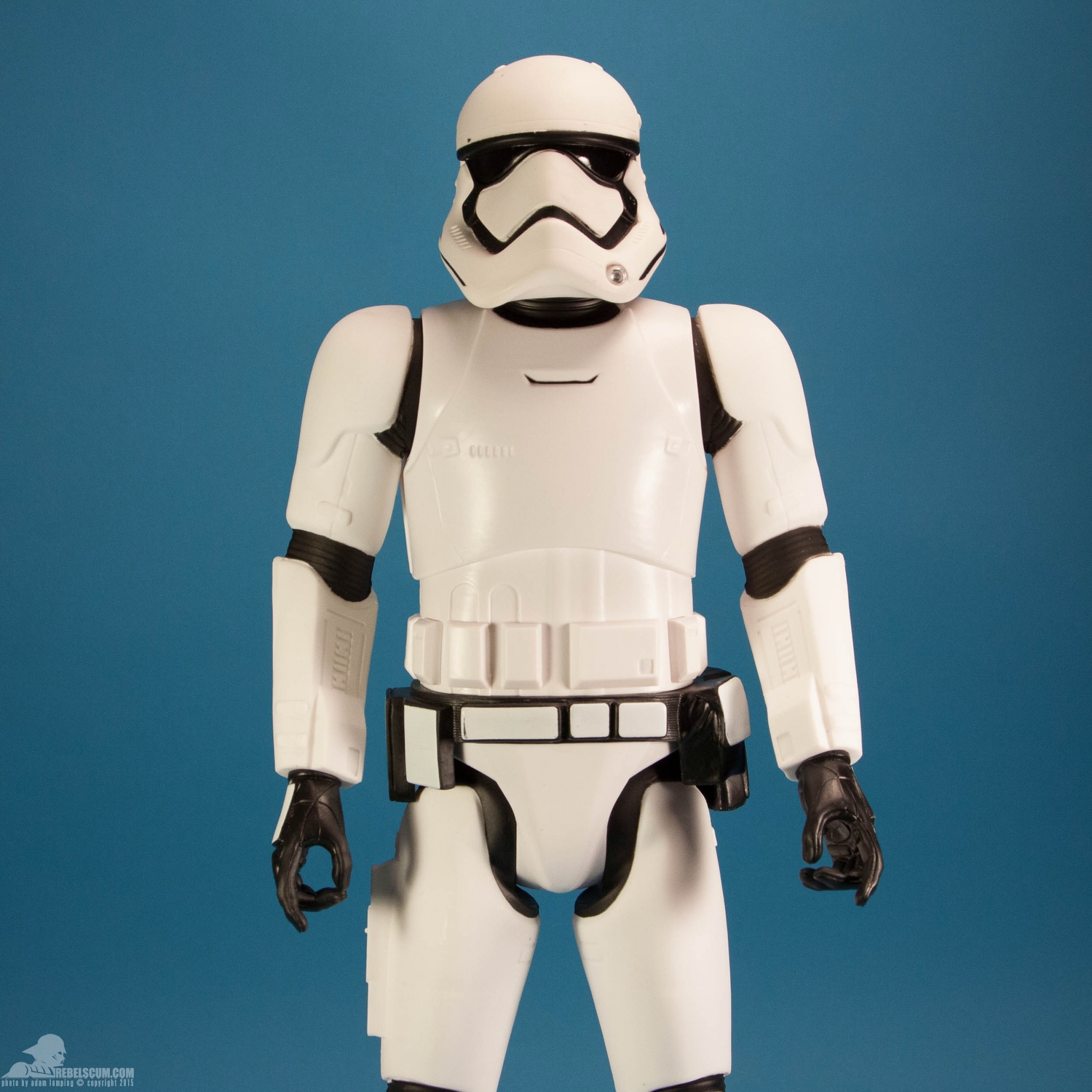 jakks-pacific-first-order-stormtrooper-18-inch-figure-005.jpg