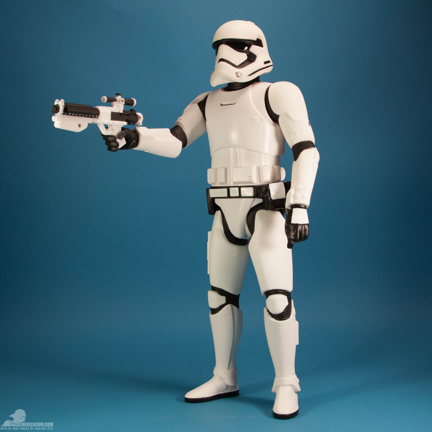 jakks-pacific-first-order-stormtrooper-18-inch-figure-014.jpg