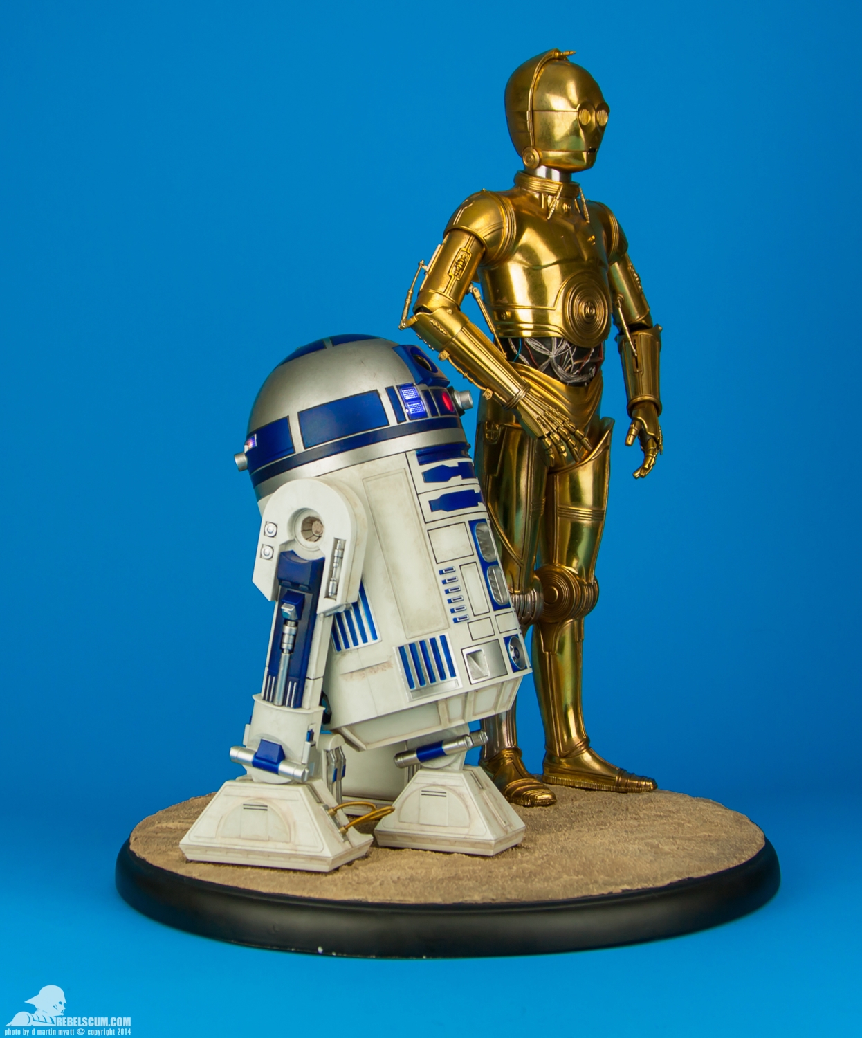 C-3PO-and-R2-D2-Premium-Format-Figure-Set-002.jpg