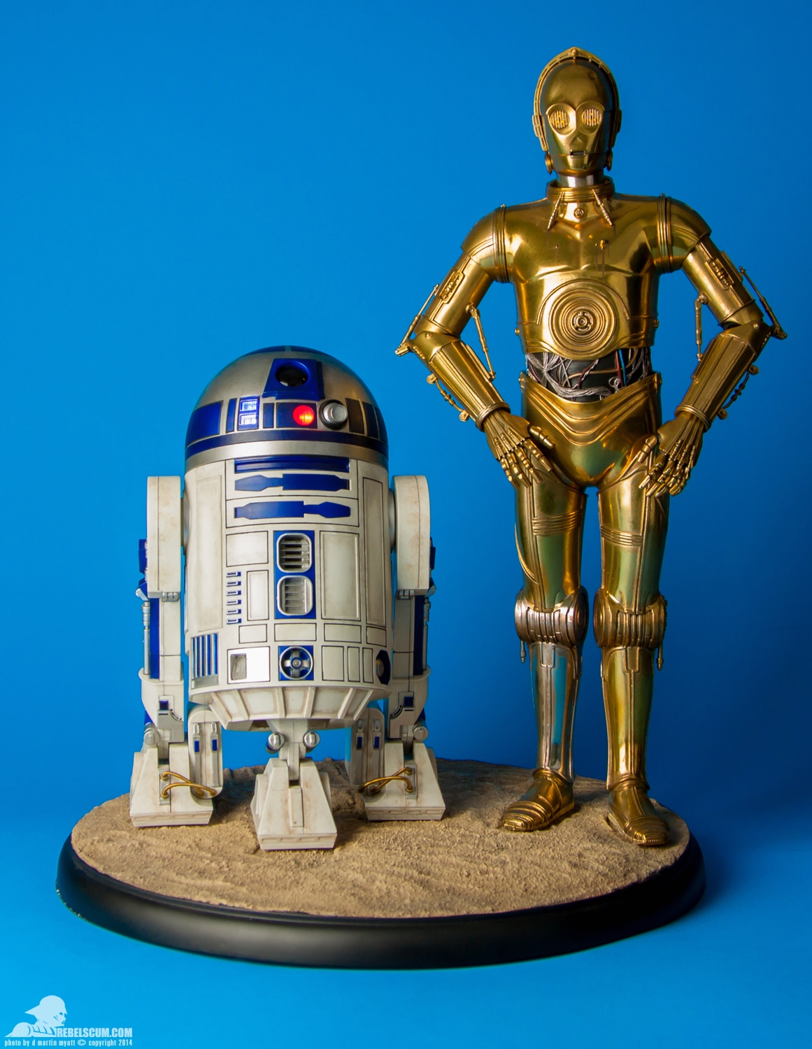 C-3PO-and-R2-D2-Premium-Format-Figure-Set-037.jpg