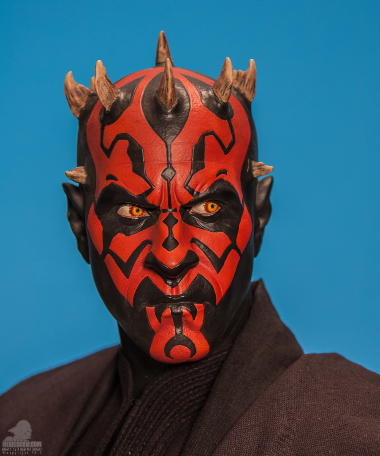 Darth_Maul_Legendary_Scale_Figure_Sideshow_Collectibles-13.jpg