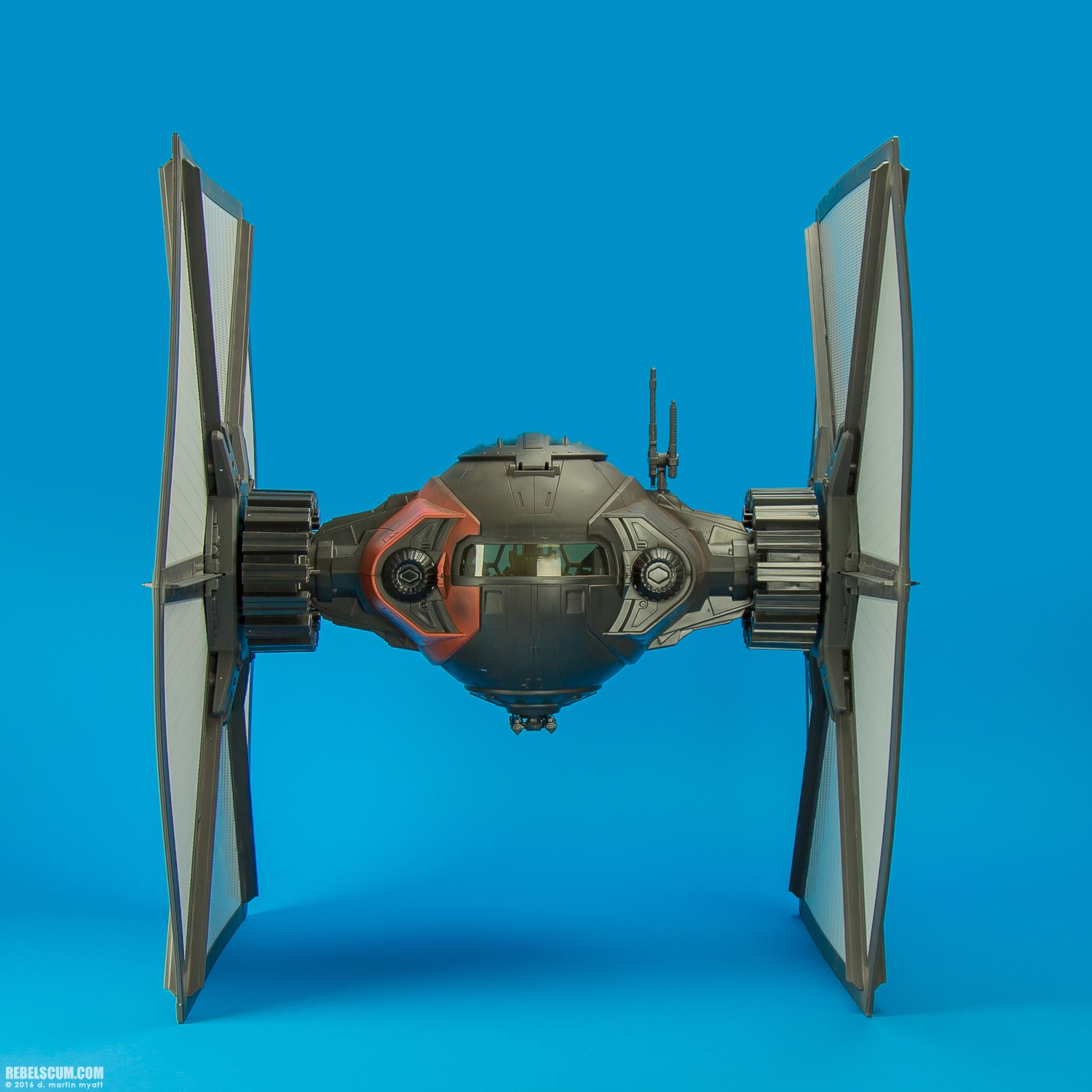 First-Order-Special-Forces-TIE-Fighter-The-Black-Series-004.jpg