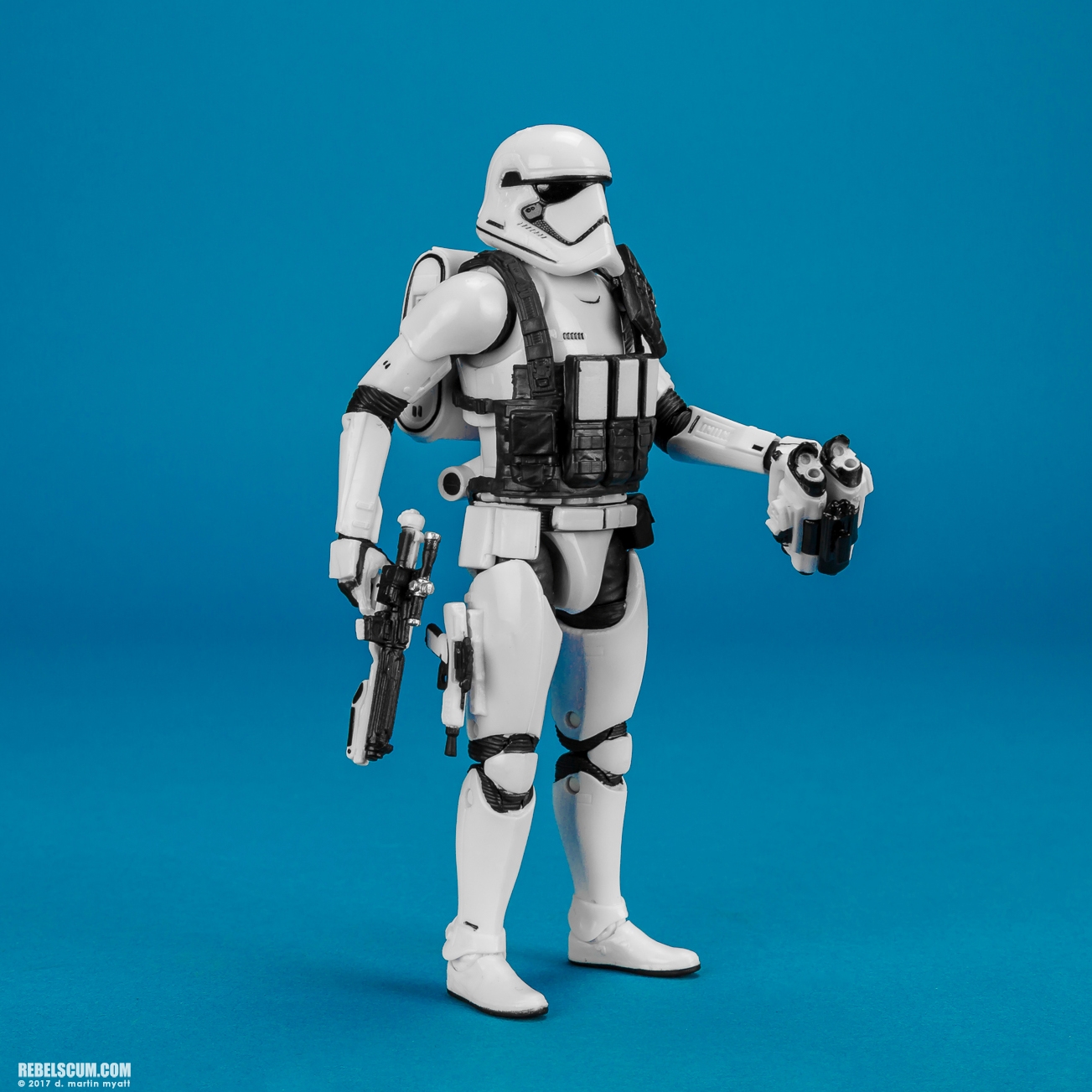 First-Order-Stormtrooper-Deluxe-Amazon-The-Black-Series-006.jpg
