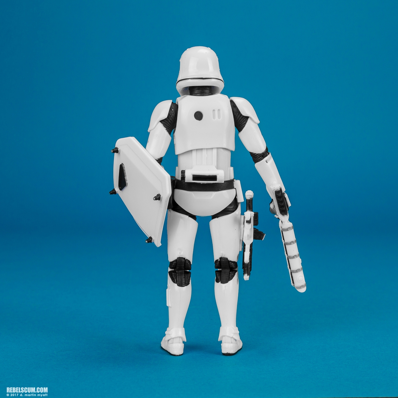 First-Order-Stormtrooper-Deluxe-Amazon-The-Black-Series-012.jpg
