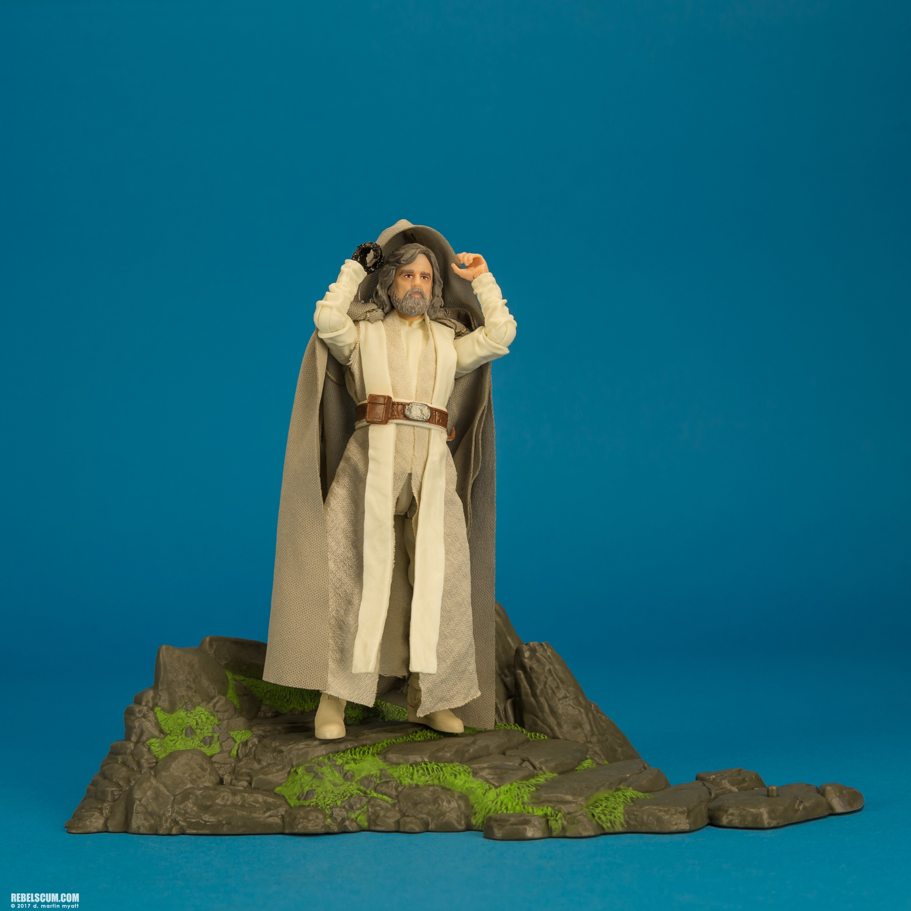 Luke-Skywalker-Jedi-Master-Ahch-To-Island-The-Black-Series-009.jpg