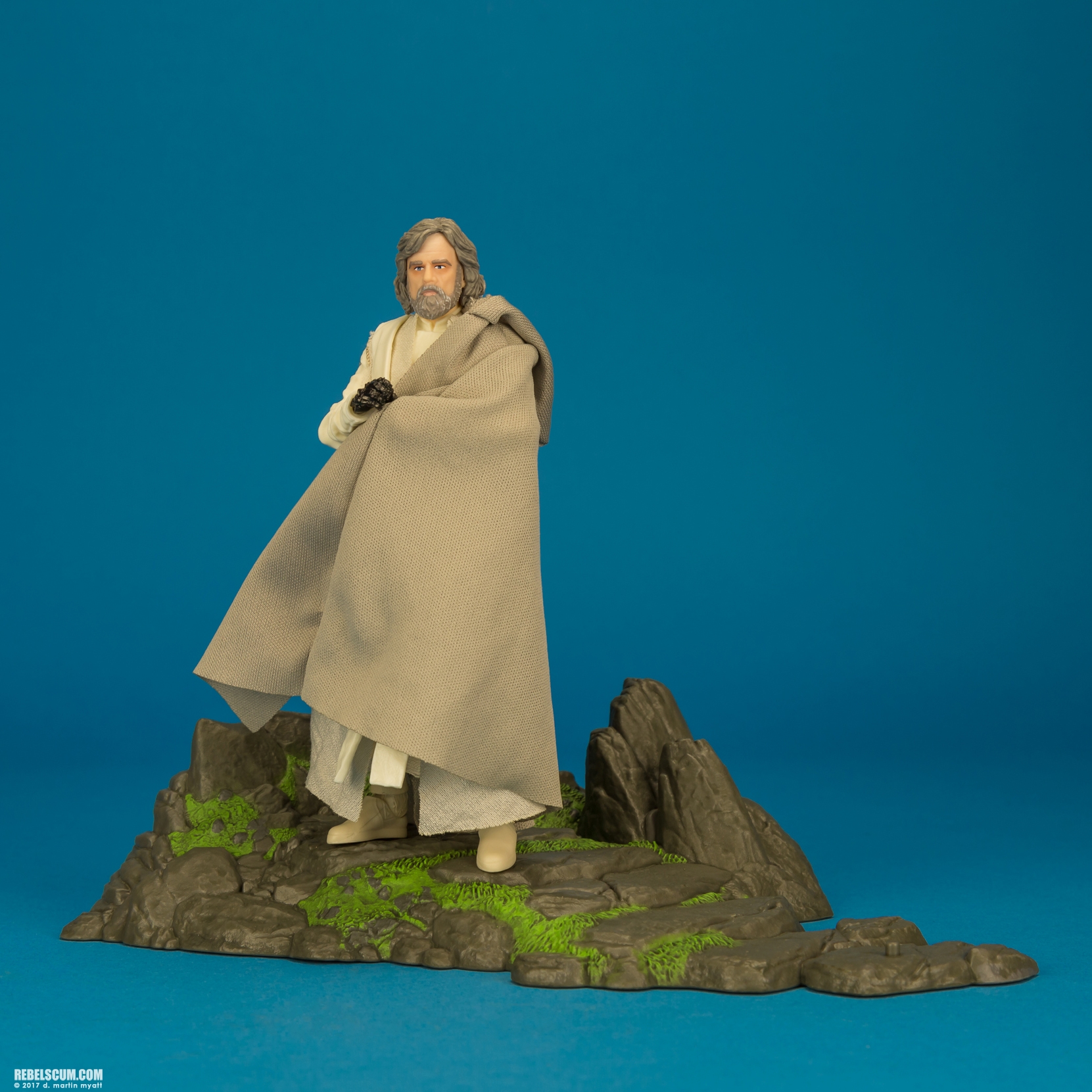 Luke-Skywalker-Jedi-Master-Ahch-To-Island-The-Black-Series-011.jpg