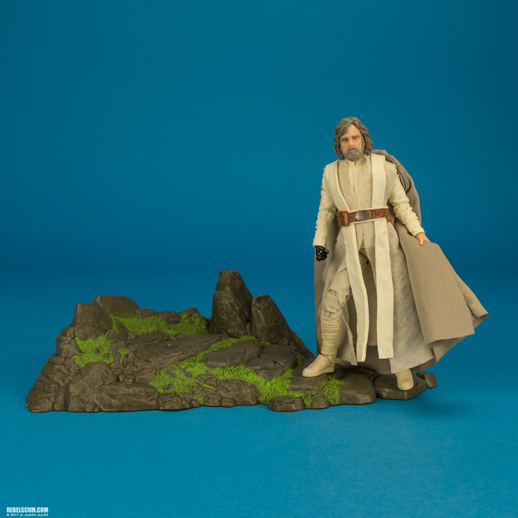 Luke-Skywalker-Jedi-Master-Ahch-To-Island-The-Black-Series-015.jpg